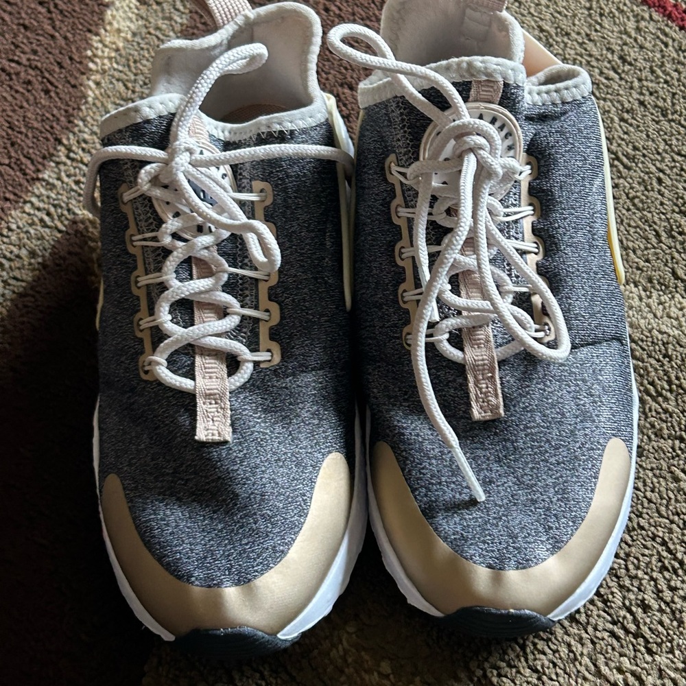 Nike huarache size 5